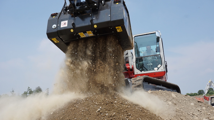 Simex VSE 10 screening bucket: success at Typomaniacs Mini-excavators