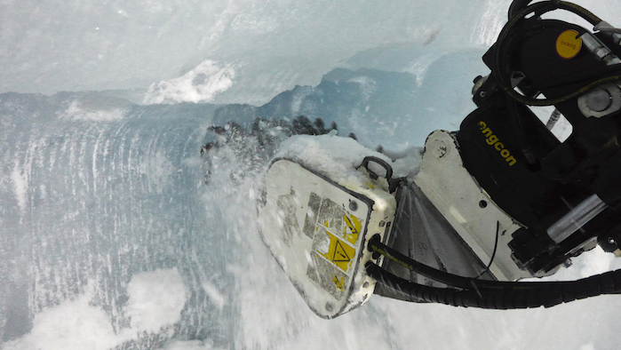 Simex TF 100 at work inside the Langjökull glacier