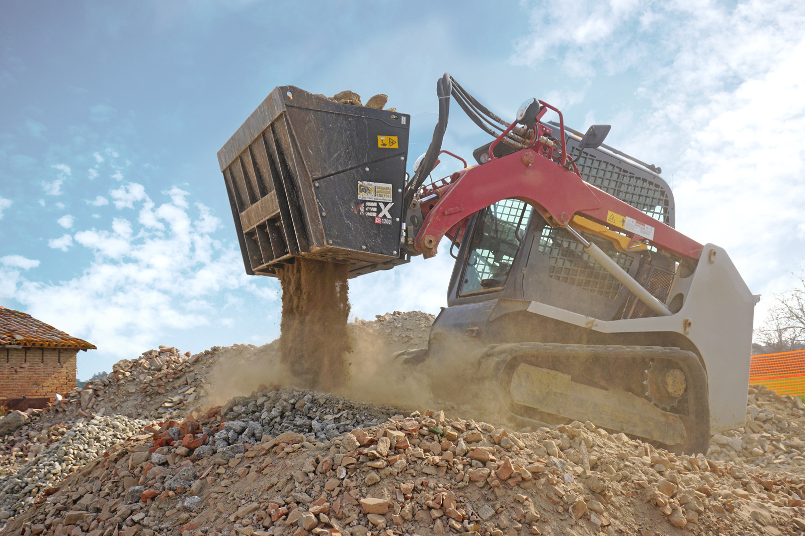 Crushing demolition waste with a Simex CB 1200