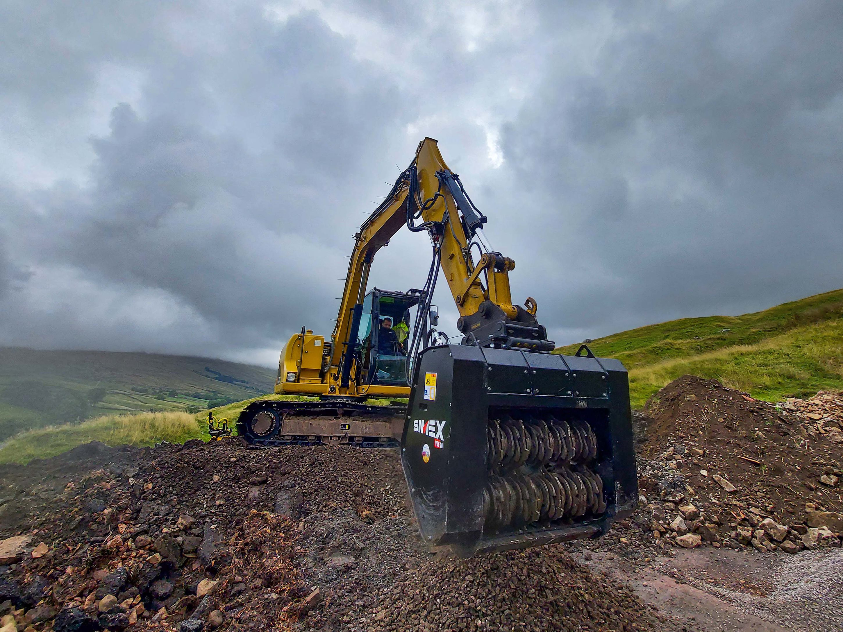 VSE 10 screening bucket in northern England: the right tool configuration on wet soil