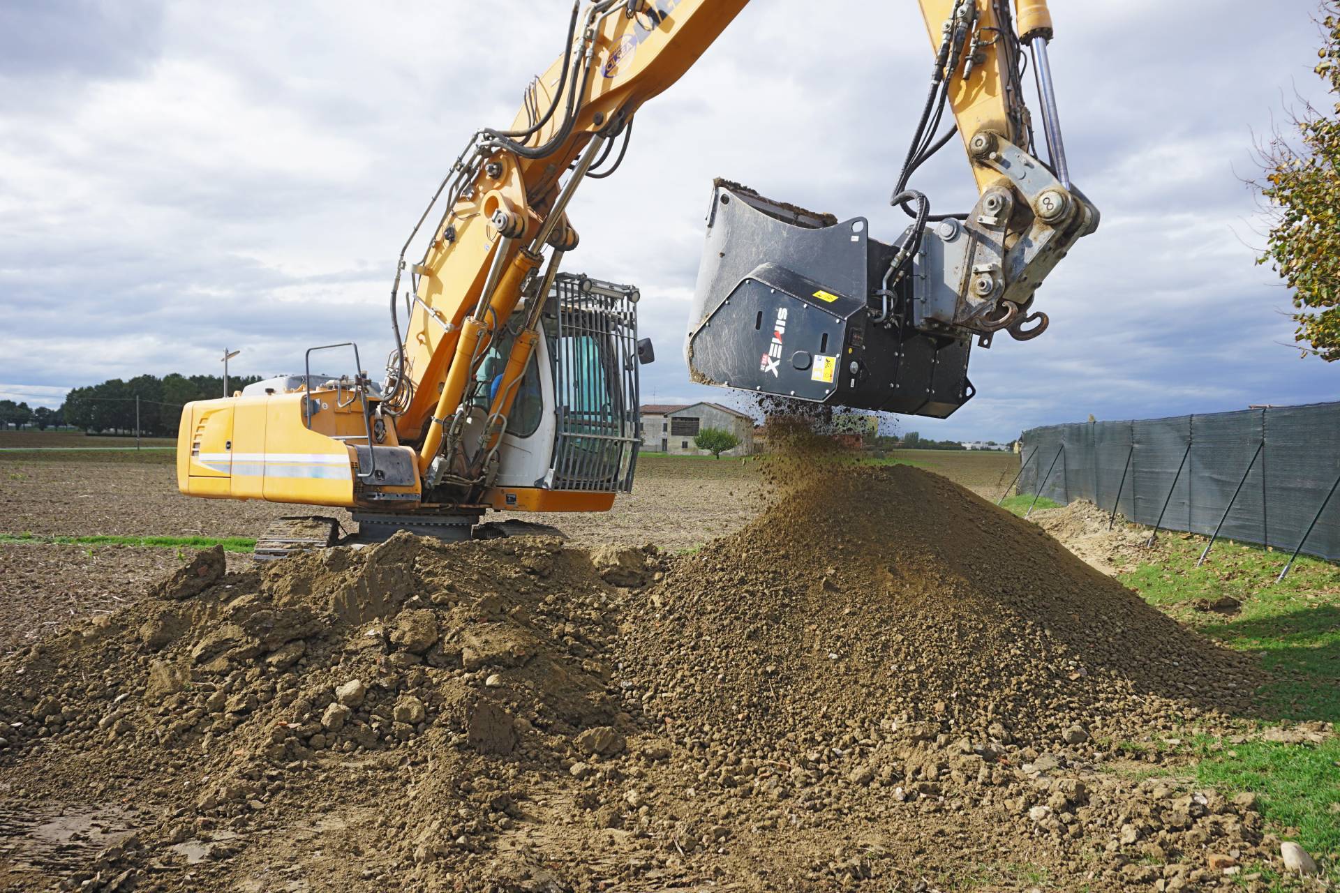 Bonifica terreno per ripristino area verde con VSE 30