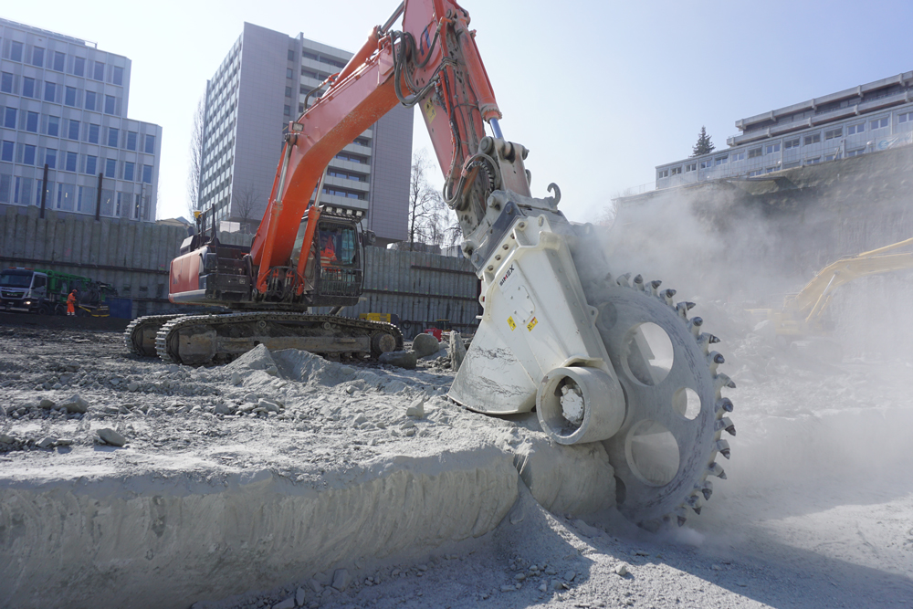RWE 100 wheel saw for demolition: extension works in Lucerne city hospital
