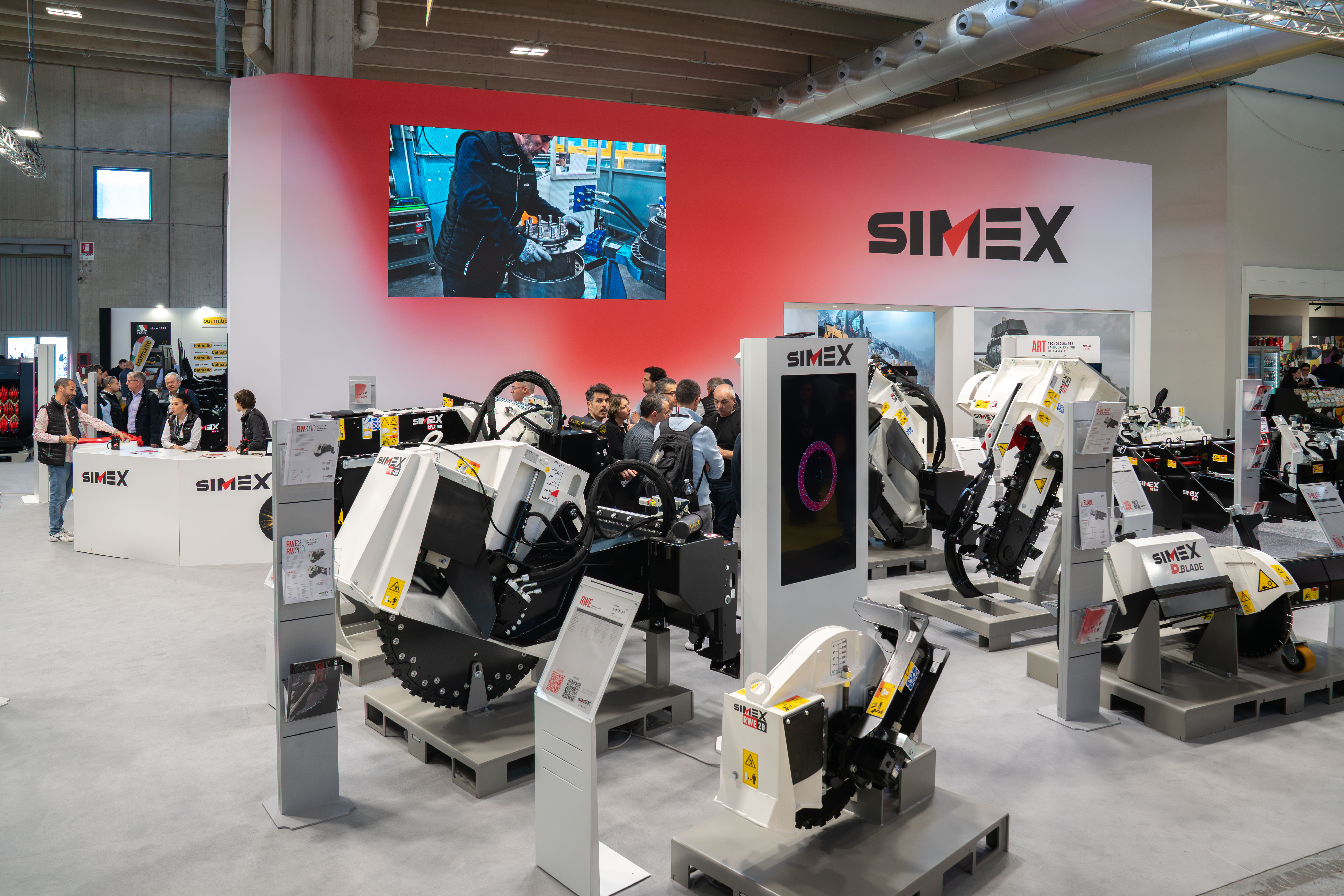 Simex amplia la gamma per sottoservizi e microtrincea con due nuove escavatrici a ruota