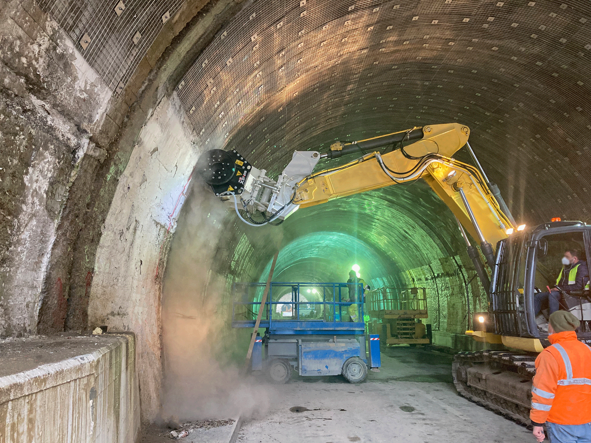 Simex MP 800 for tunnel refurbishment