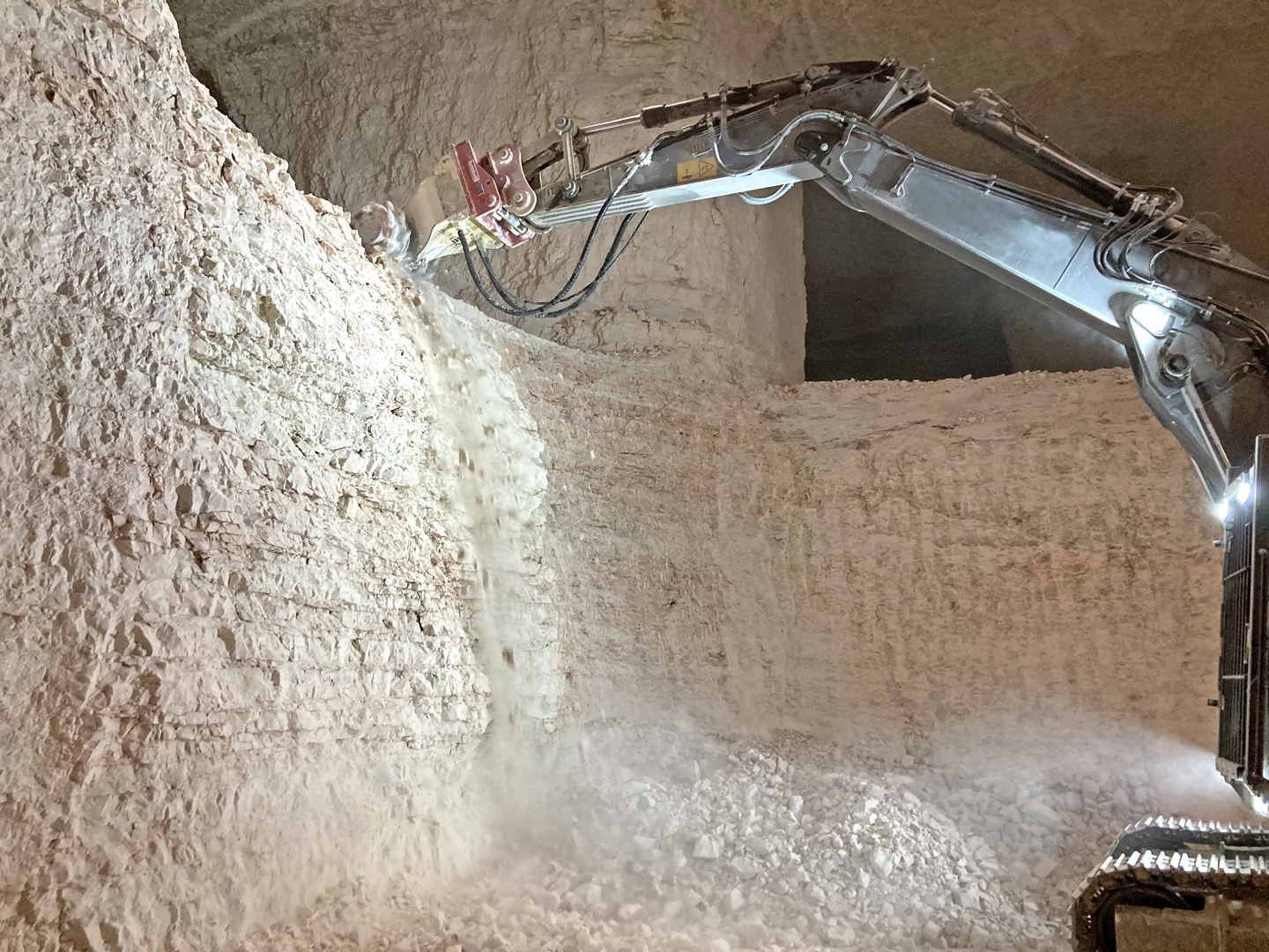 Quarrying with a TF 1100 in a limestone cave