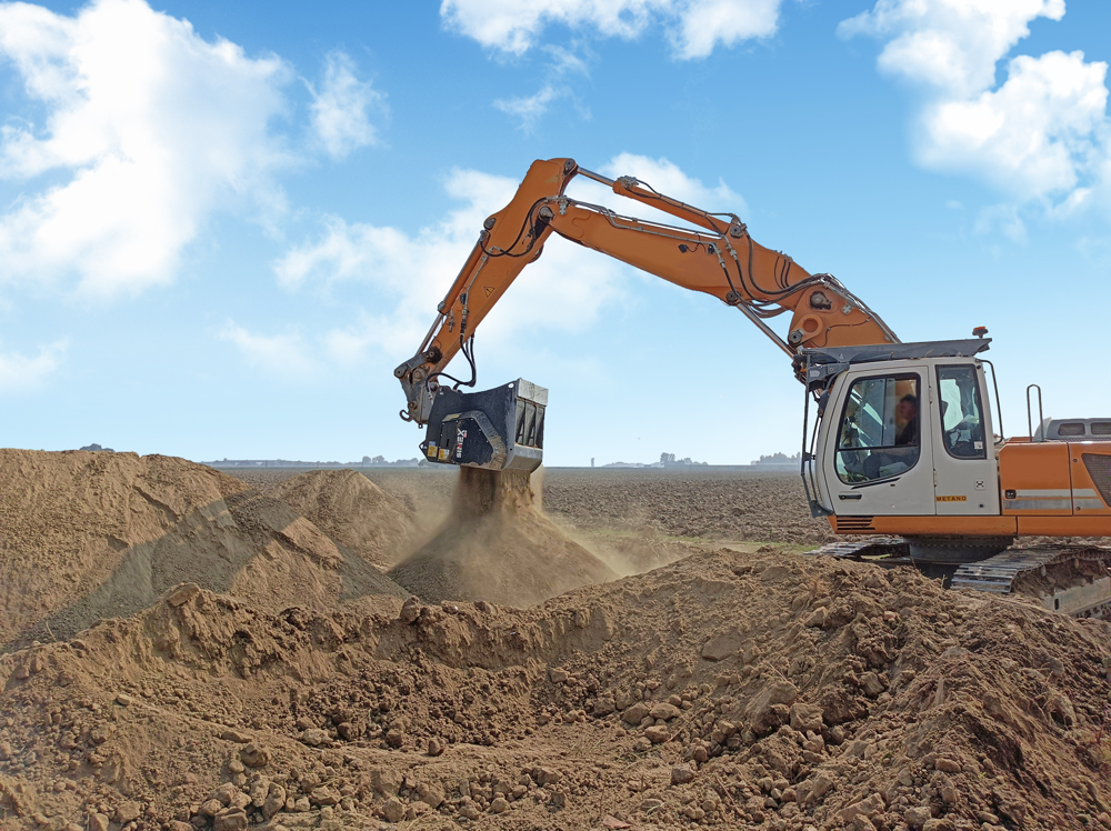 Soil reclamation with a VSE 30 screening bucket
