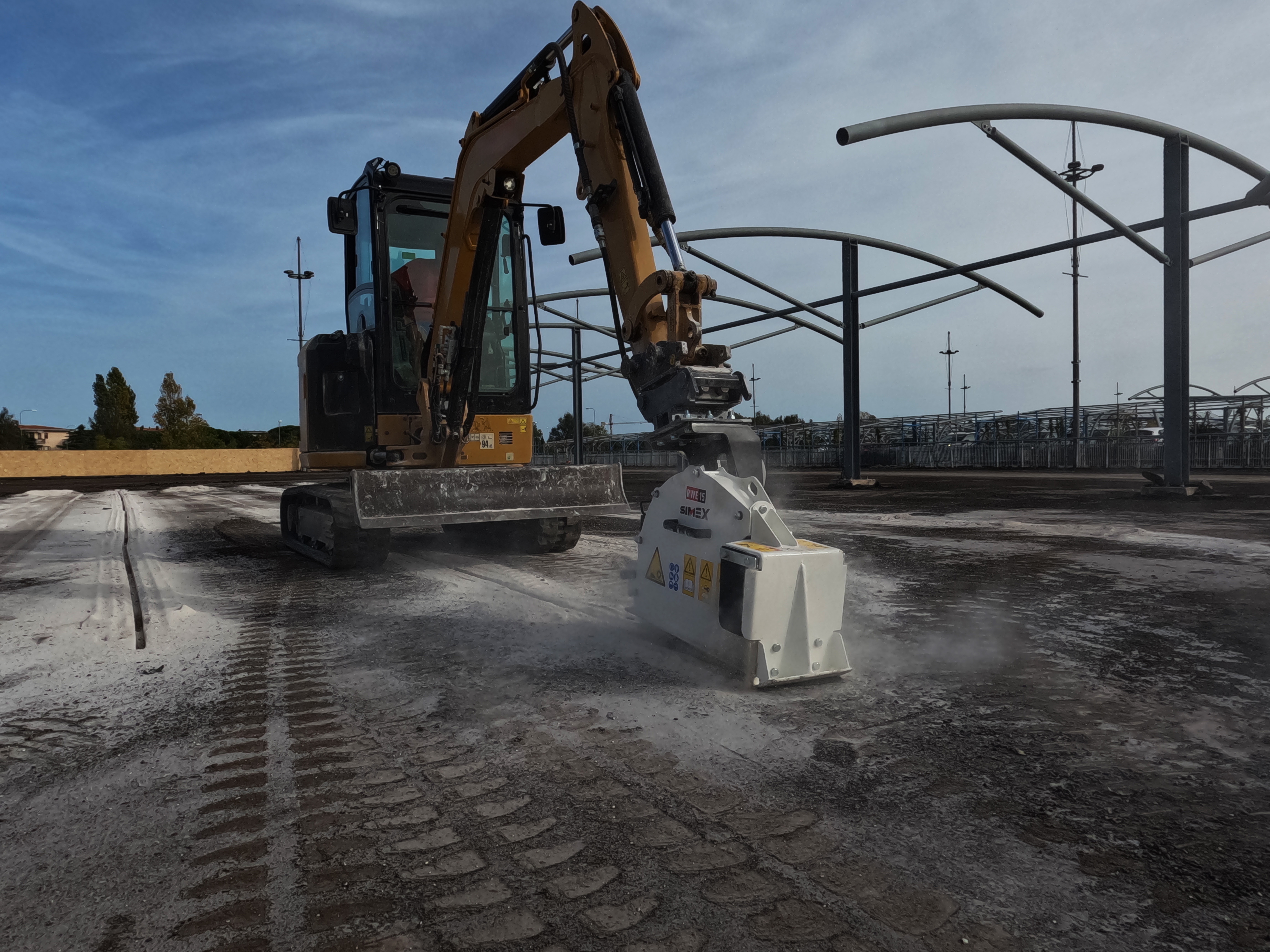 Cutter wheel RWE 15: controlled demolition of a parking lot
